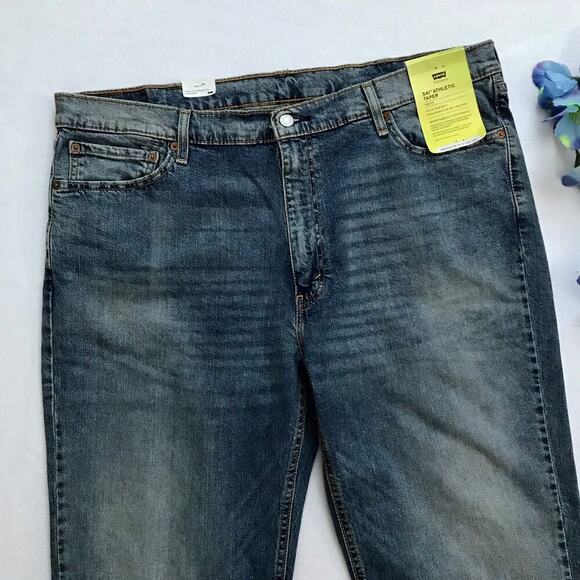 Levi's NWT 541 Medium Wash Athletic Taper Jeans Men 42 x 32 - Picture 4 of 9